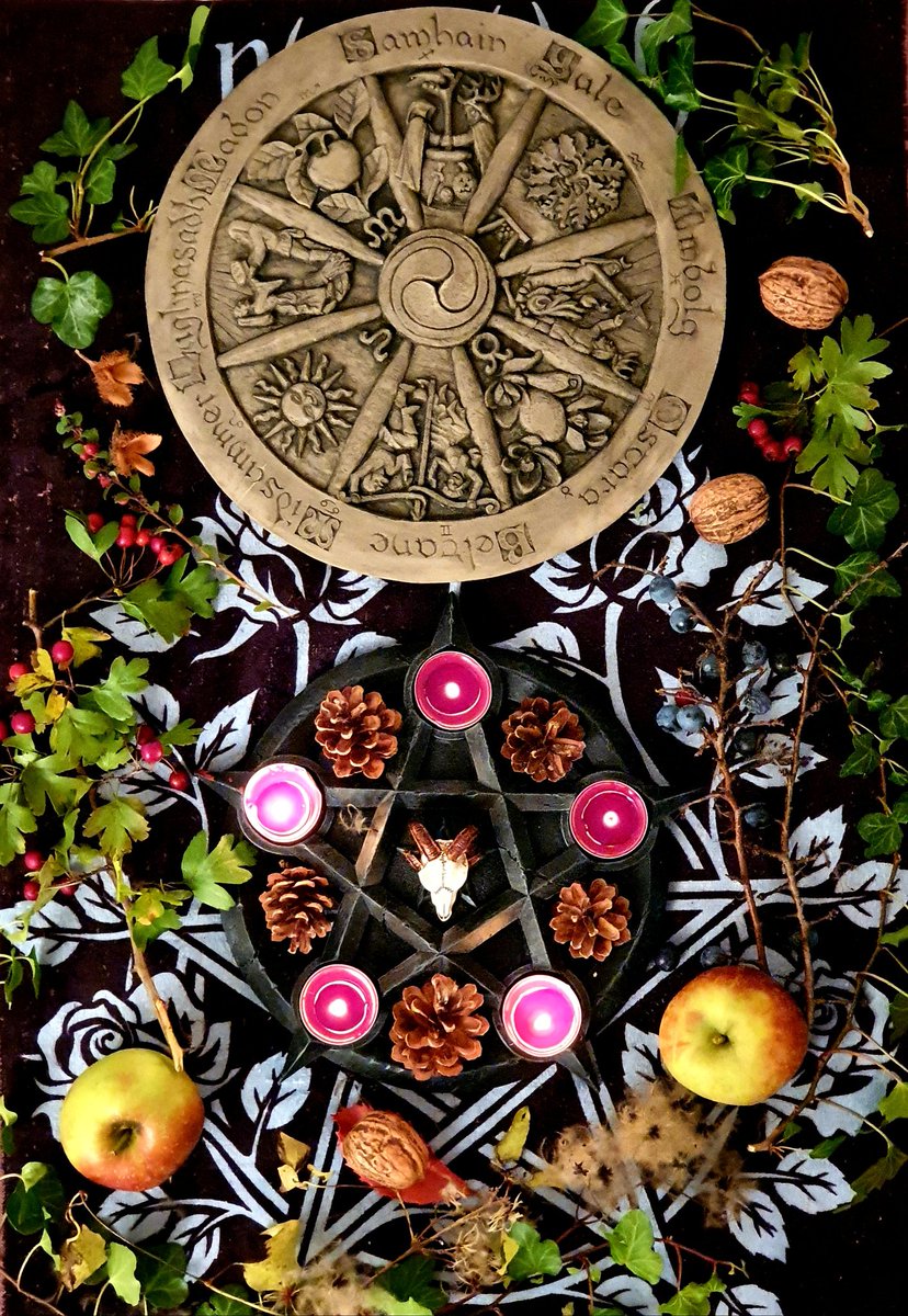 NitramSu's tweet photo. #Hexenneujahr🧙♀️ 🔥🕯
Heute sind Tore zwischen den Welten der Lebenden und der Toten besonders durchlässig.
Vorsicht mit dem #Beschwören von #Geistern in dieser Nacht. Manche wird man nicht mehr los. 💀👺🤫 https://t.co/3MFozw7xcF