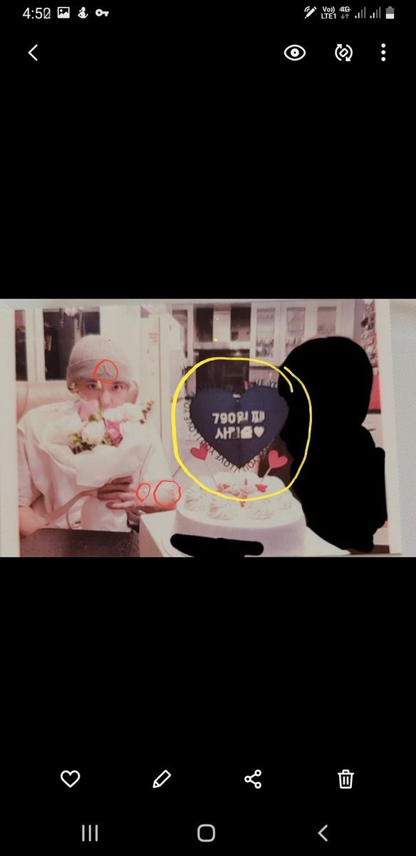 If the picture is taken with selfie camera, then why the written words on heart are not mirrored? is the cake picture added to the frame? or Chanyeol presence? is it edited?check out the red and yellow line.