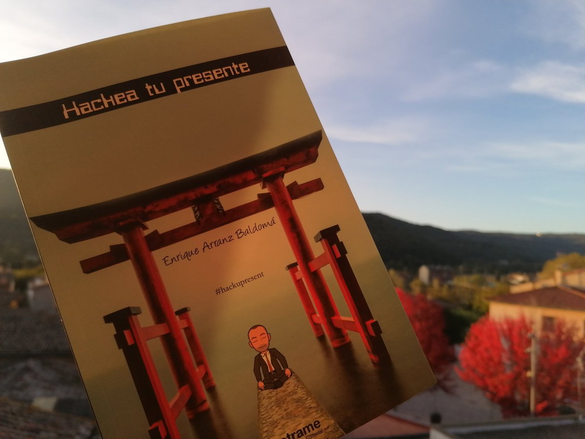 ssdetectius's tweet photo. He esperado un fin de semana tranquilo para disfrutarlo. @life4n6 gracias por el libro, por estar siempre ahí y por tu amistad! https://t.co/fq1xGp2aI7