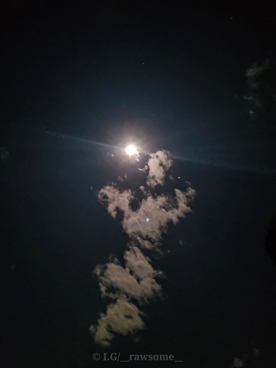 _rawsome_'s tweet photo. ॐ नमः शिवाय। 
 कल शरद पूर्णिमा की रात त्रिशूल और चंद्रदेव का अत्यंत अलौकिक परिदृश्य देखने को मिला। इस अभूतपूर्व दृश्य के लिए परमेश्वर को कोटि कोटि प्रणाम।@SadhguruJV @AnupamPKher @TIinExile @narendramodi @LostTemple7 @Swamy39 @davidfrawleyved @KanganaTeam @rjraunac https://t.co/3vvsPSRlX0