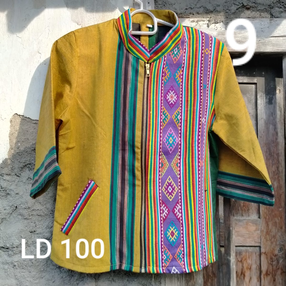 rade_efp's tweet photo. #Bajutenun juga ada, gaes: #blustenun atau #jakettenun berbahan #tenunbuna kombinasi #lurik seharga 325k-400k (inner trikot). Semua #tenun pilihan dari teman di #soe #ntt Supaya ongkir ekonomis, kirim dari #Klaten Pesan via https://t.co/ojZa2VOf1u
#handmade #handwoven #tenunntt https://t.co/o9HdkWlYq1