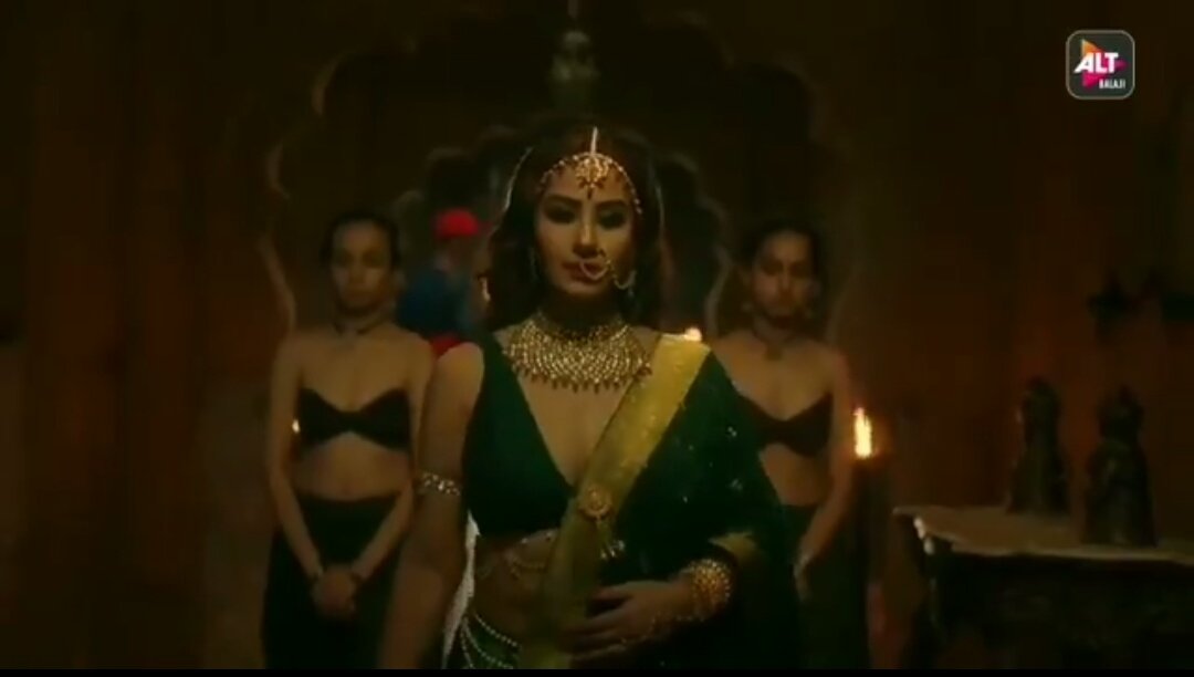 #ShilpaShine in @altbalaji upcoming web series #Paurashpur

Killed it with her look and watta graceful entry ❤