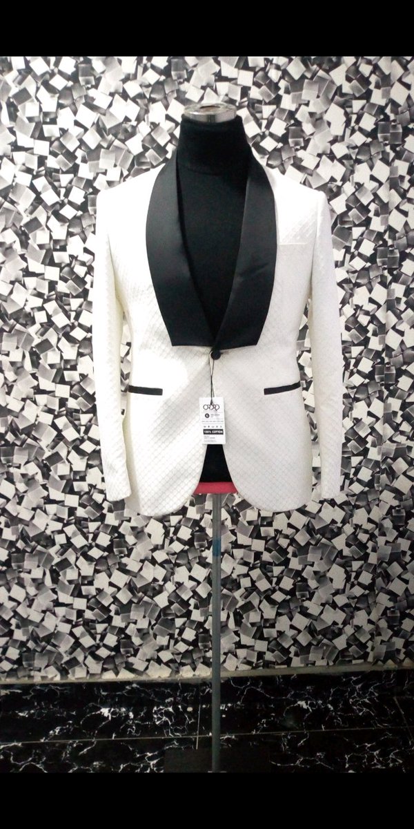 ororoboss's tweet photo. Suit that sute  perfectly........
Get your custom made bespoke suits from the stable of OROROBOSSDESIGNS

Please retweet, fellow and get a fellow back.
#swag #yourwardrobtherapist https://t.co/oPg1Wsd6zJ