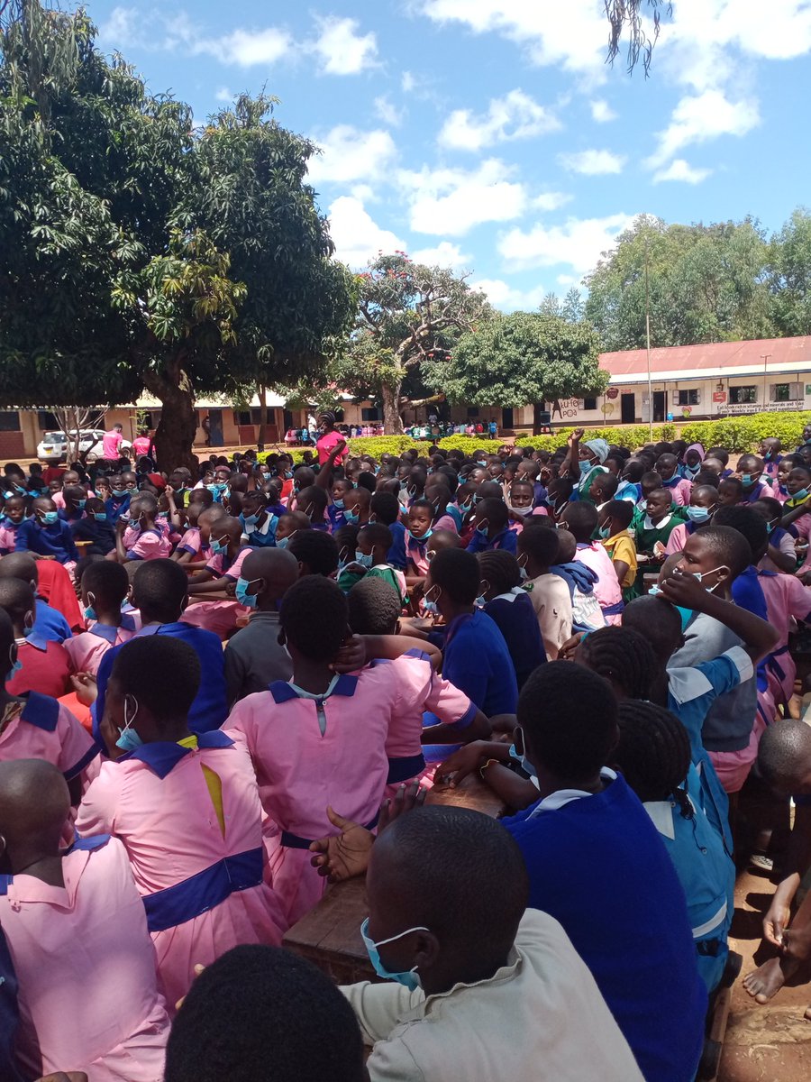 DianaAurelia68's tweet photo. We are at Bukhuyi Primary talking to our girls
@FootprintsofHO1 
@UNESCO 
@apiyo_wendy 

#endperiodpoverty
#aespa 
#2020MAMA 
#BBI
# https://t.co/DSSrBRgnwk