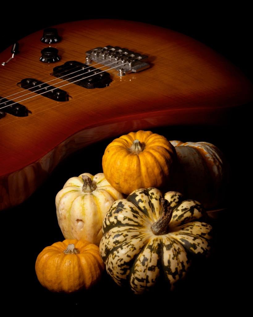 SamuelCLees1's tweet image. Happy #Halloween folks hope you have a great #spooky time #guitar #guitarist #guitarplayer #halloweenguitar