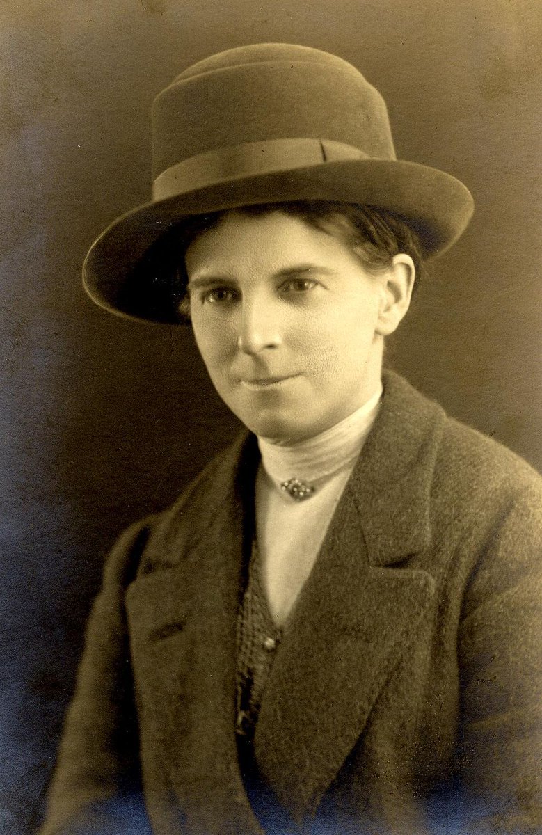Eleanor Vachell was a determined plant-hunter and hat-wearer who, by the time she died in 1948, had seen all but 13 of the known British plant species. In 1926, she found the rhizome (or rootstock) of a Ghost Orchid... which Francis Druce promptly dug up for their herbaria (4/12)