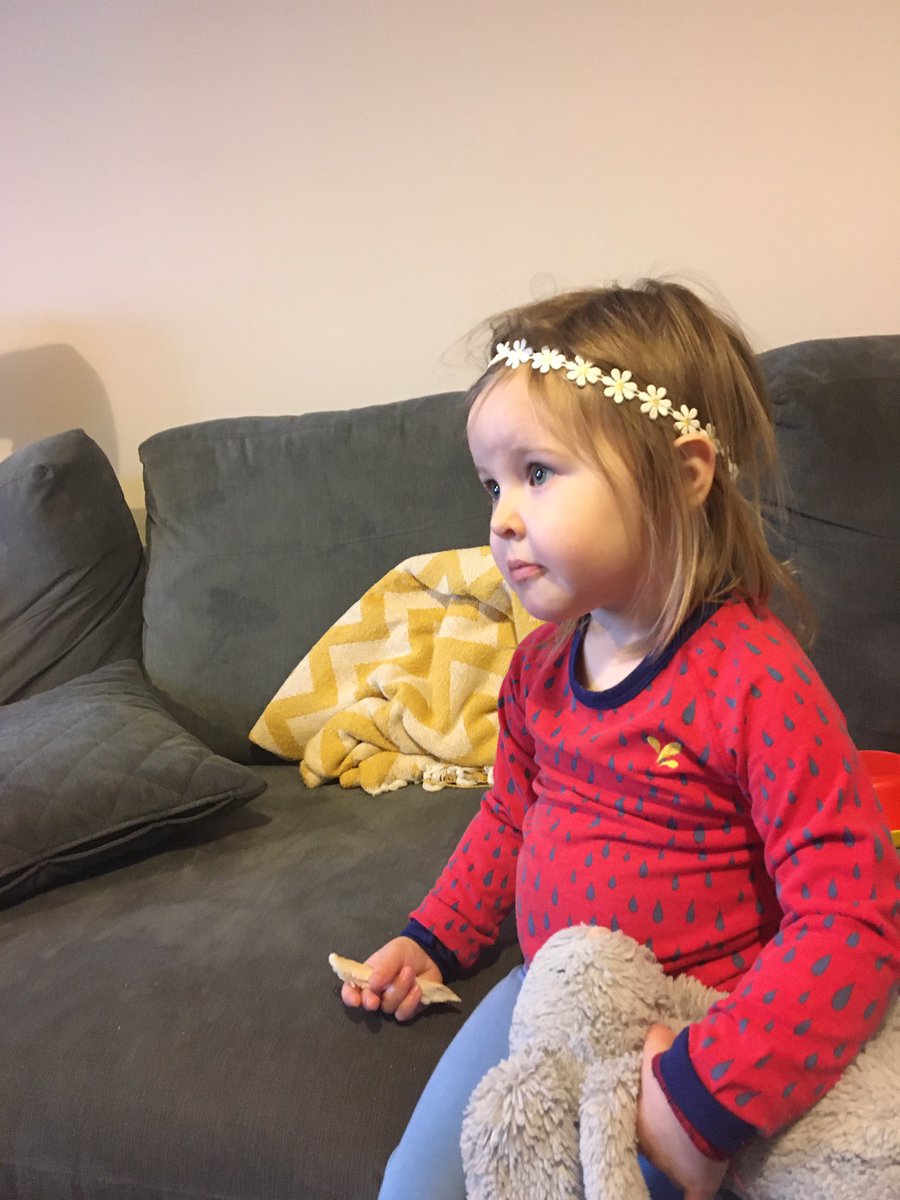 Redberry_9's tweet photo. @watsoncomedian here’s Daisy enjoying her 3rd #Watsonathon at just 2yrs old! Currently enthralled by singing floating head https://t.co/3uIvu9o4Sw