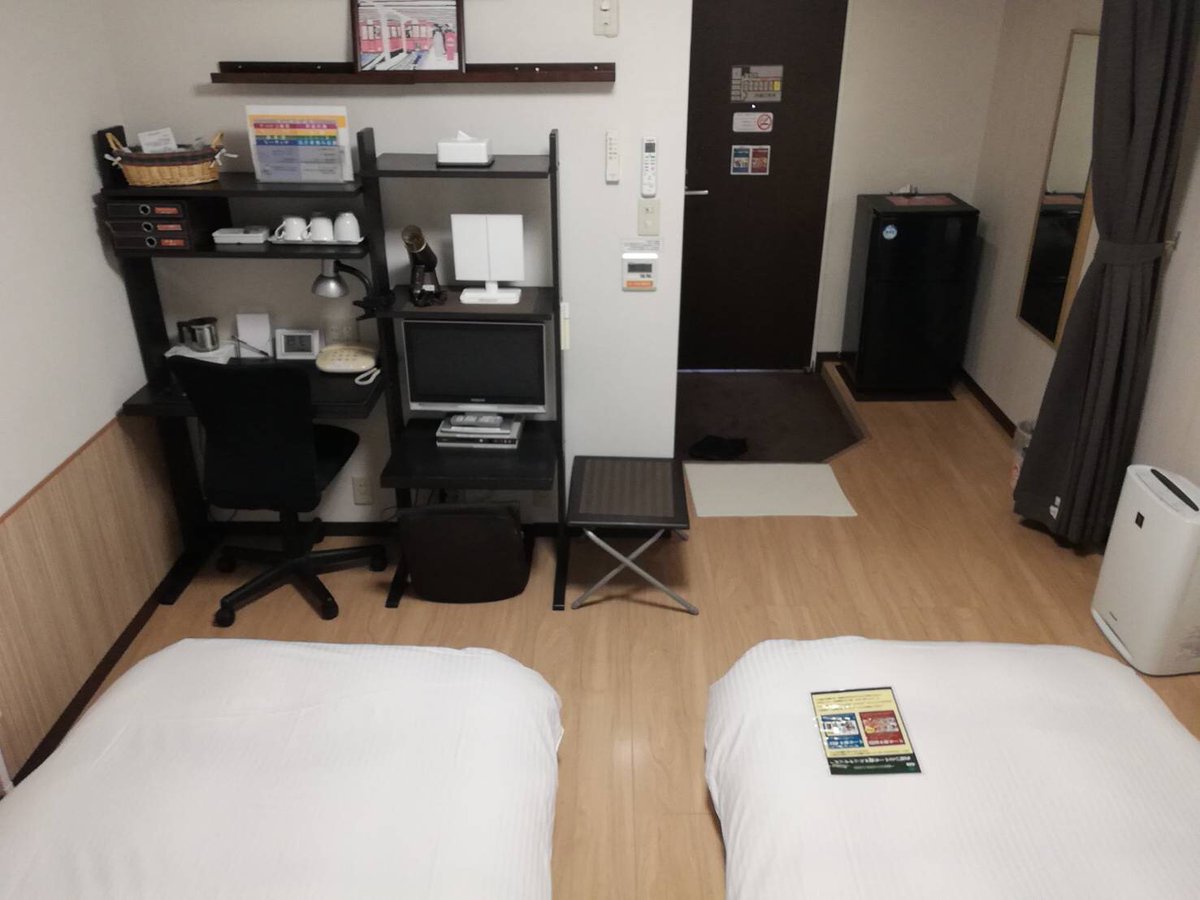 公式 ビジネスホテル ステーション イン 大府 フローリングルームのご紹介 靴を脱いでご利用頂くお部屋です 自宅のように寛げると好評いただいております これからの時期は床暖房で暖かく快適にお過ごしいただけます またマットレスを床に直置きの