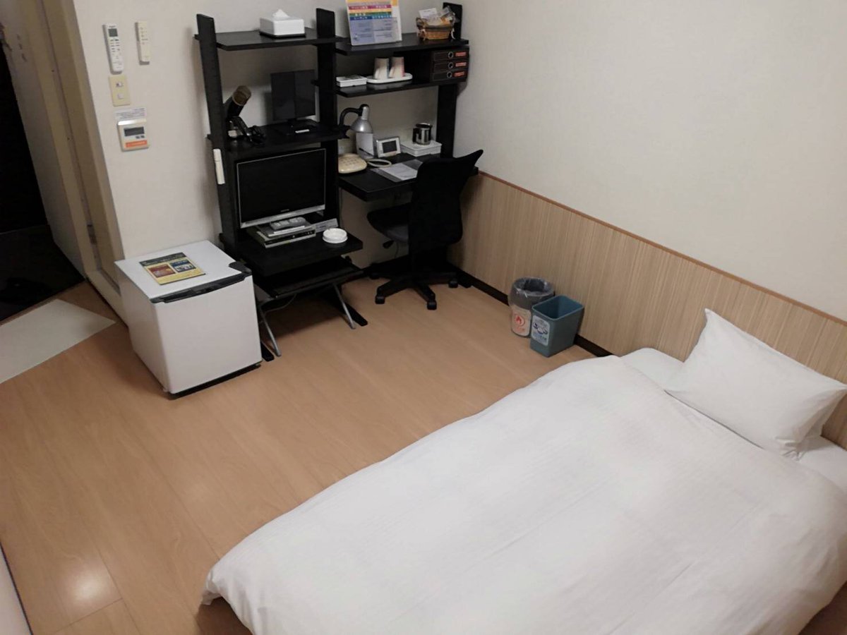 公式 ビジネスホテル ステーション イン 大府 フローリングルームのご紹介 靴を脱いでご利用頂くお部屋です 自宅のように寛げると好評いただいております これからの時期は床暖房で暖かく快適にお過ごしいただけます またマットレスを床に直置きの