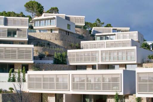 Terraferida's tweet photo. La destrossa definitiva de Cala Llamp (Andratx) premiada als "Architecture MasterPrize". Atents als arguments del jurat perquè són per partir a córrer. Fil breu: https://t.co/zlf2PBR4pq