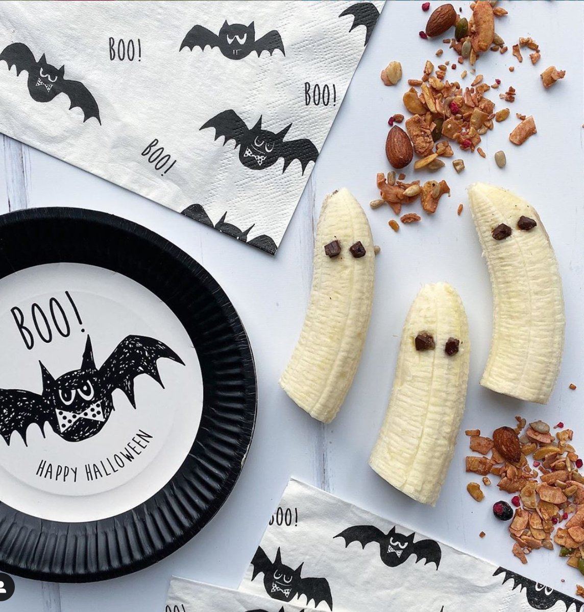 #HappyHalloween 🎃 if you haven't got any snacks planned then our boo-nanas require next to no effort 👻 Just cut your banana in half, add your dark chocolate nibs for eyes and BOOm - you have a delicious, high energy snack for the whole family 🍌 Have a great weekend! 🕸