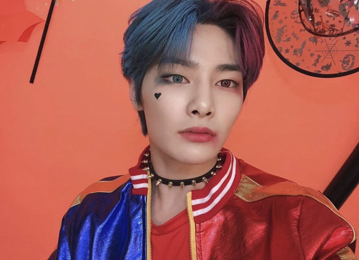 ArmyinTheHouse7's tweet photo. Bi de güya selife çekilmemişmiş TİPE GEL 🤯 https://t.co/VA75rFTI5B