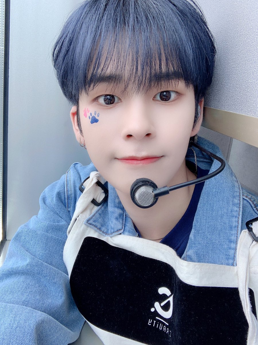 CRAVITY_twt's tweet photo. 이건 셀카~🐶
#크래비티 #세림 #음악중심 #쭈니랑 https://t.co/cTs1GRTBIG