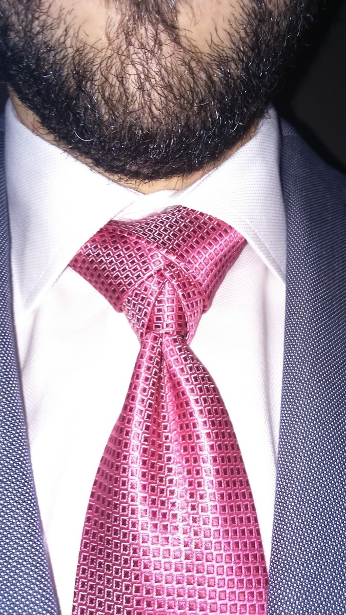 TieRenting's tweet photo. El nudo de #Corbata más elegante de todos se llama Eldredge

#Abogados #Administrativos #Bodas #Camisas #CorbatasOriginales #Chaleco #Eventos #Ejecutivos #Finanzas #Hombreras #ModaEspañola #Pajaritas #Pañuelo #Sastrería #Trajes #Trajesamedida https://t.co/Ge7kDcTtJq