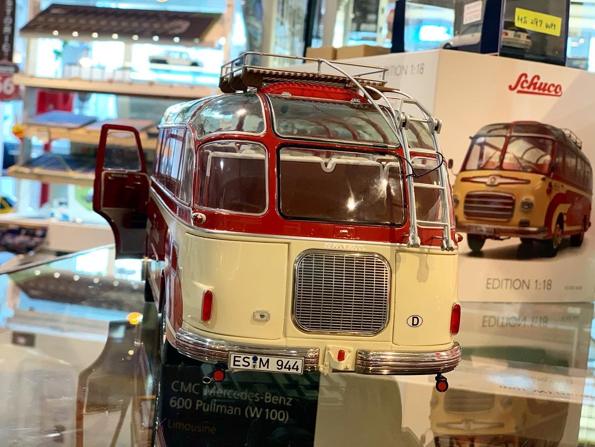 littlelegard's tweet photo. ドイツ🇩🇪の老舗メーカーのシュコー。とても雰囲気があって個人的に好きなメーカーです。古いドイツのセトラバスを1/18スケールで再現しました。とても良く出来ています😊ダイキャスト製の可動モデル。内装も佇まいも全て素敵✨おススメです‼️

#シュコー #schuco #セトラバス #setrabus #ダイキャスト https://t.co/cRUNTCSDLc