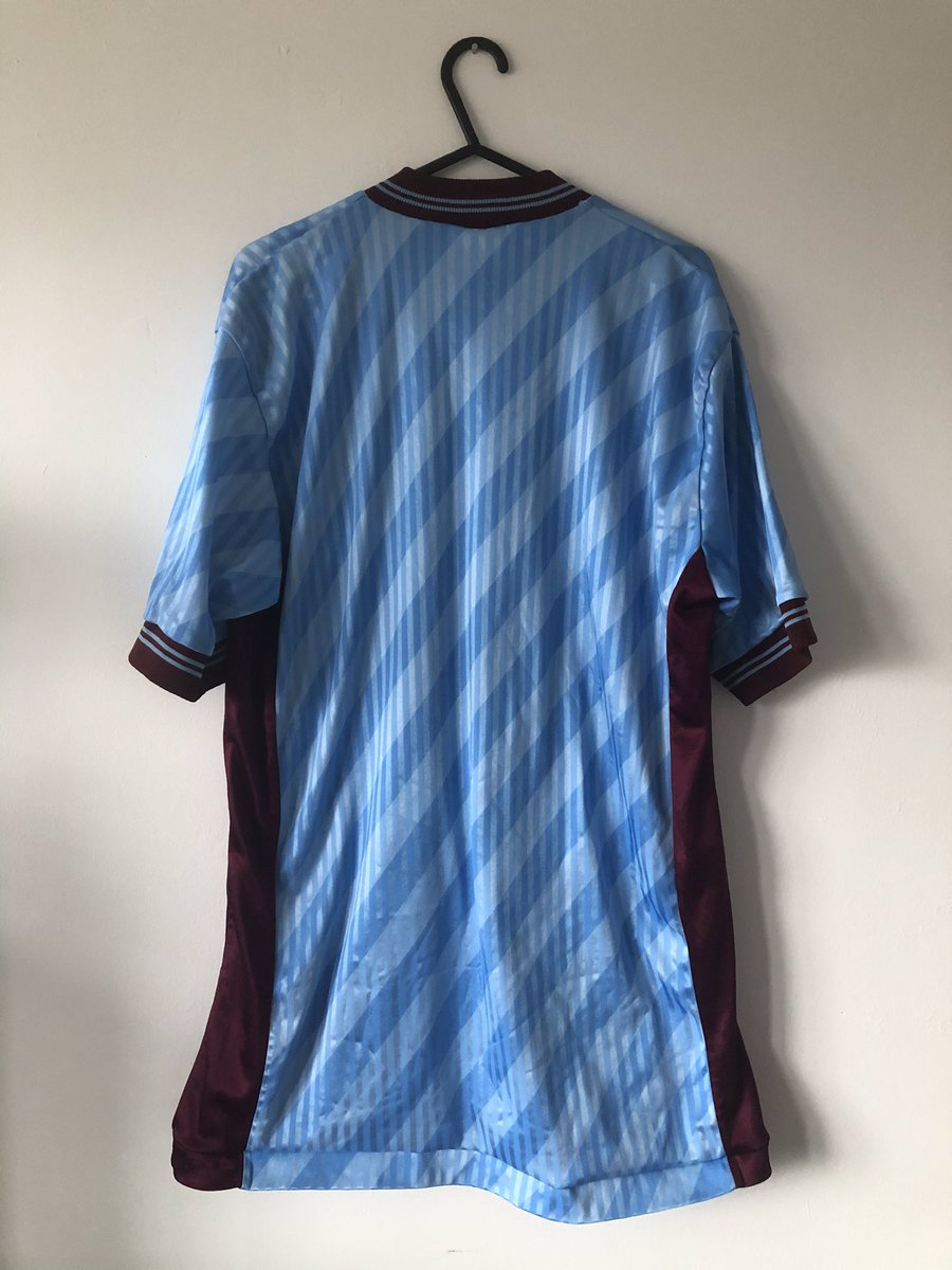 fsmwh's tweet photo. Iโm selling this extremely rare 1988 SPALL Burnley away shirt on eBay currently. Itโs in great condition and itโs up for auction with no reserve, ending tomorrow evening
https://t.co/7twnCVzVJm
#burnley #vintagefootballshirt #kitster #footballshirt https://t.co/Lcxp2ze578