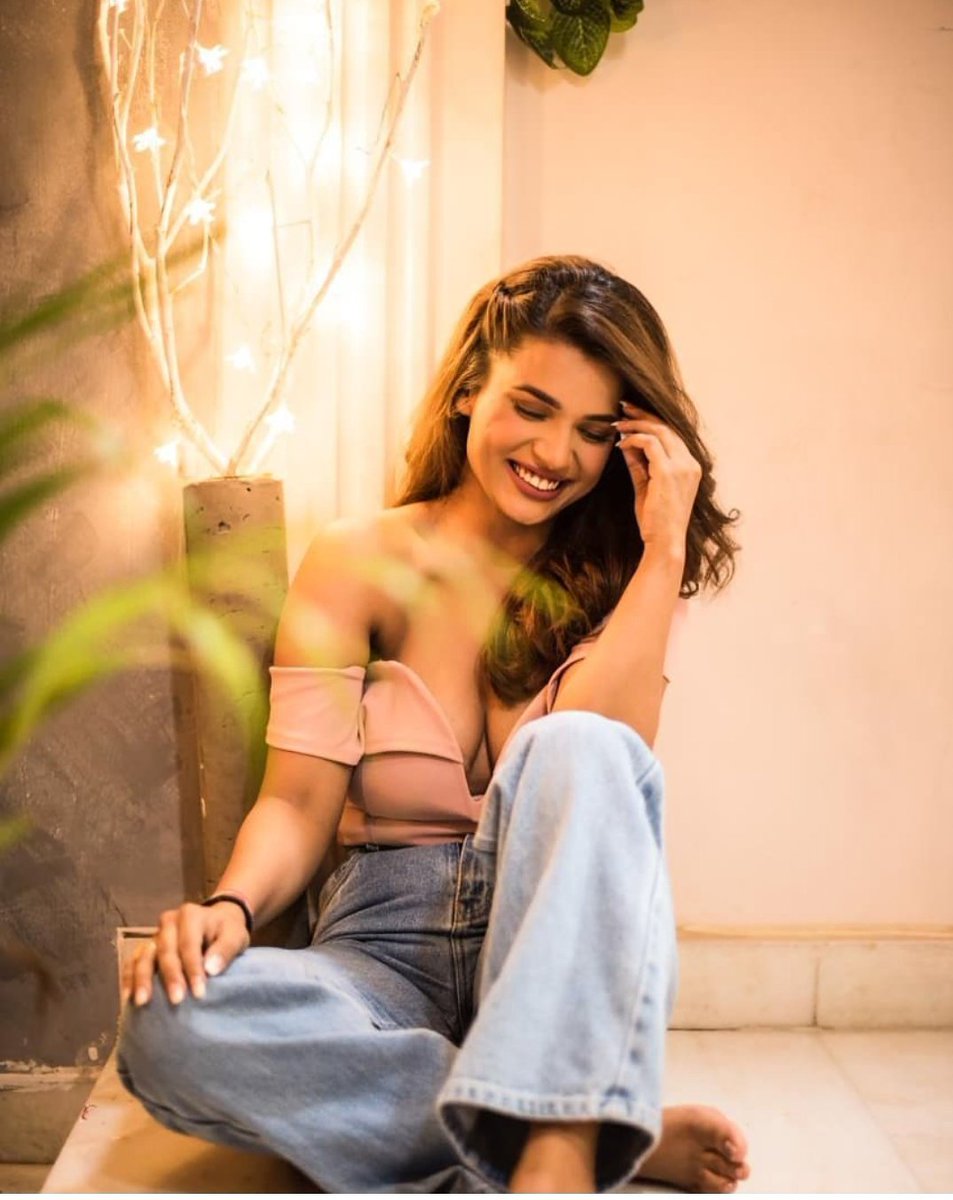 AAhuja029's tweet photo. U Call It Smile ,
We Call It Smile After Success
π€
#NainaSingh
#NonaBerry
@justnonaberrry
#BiggBoss14
#BB14 https://t.co/RpPy1JrWQK