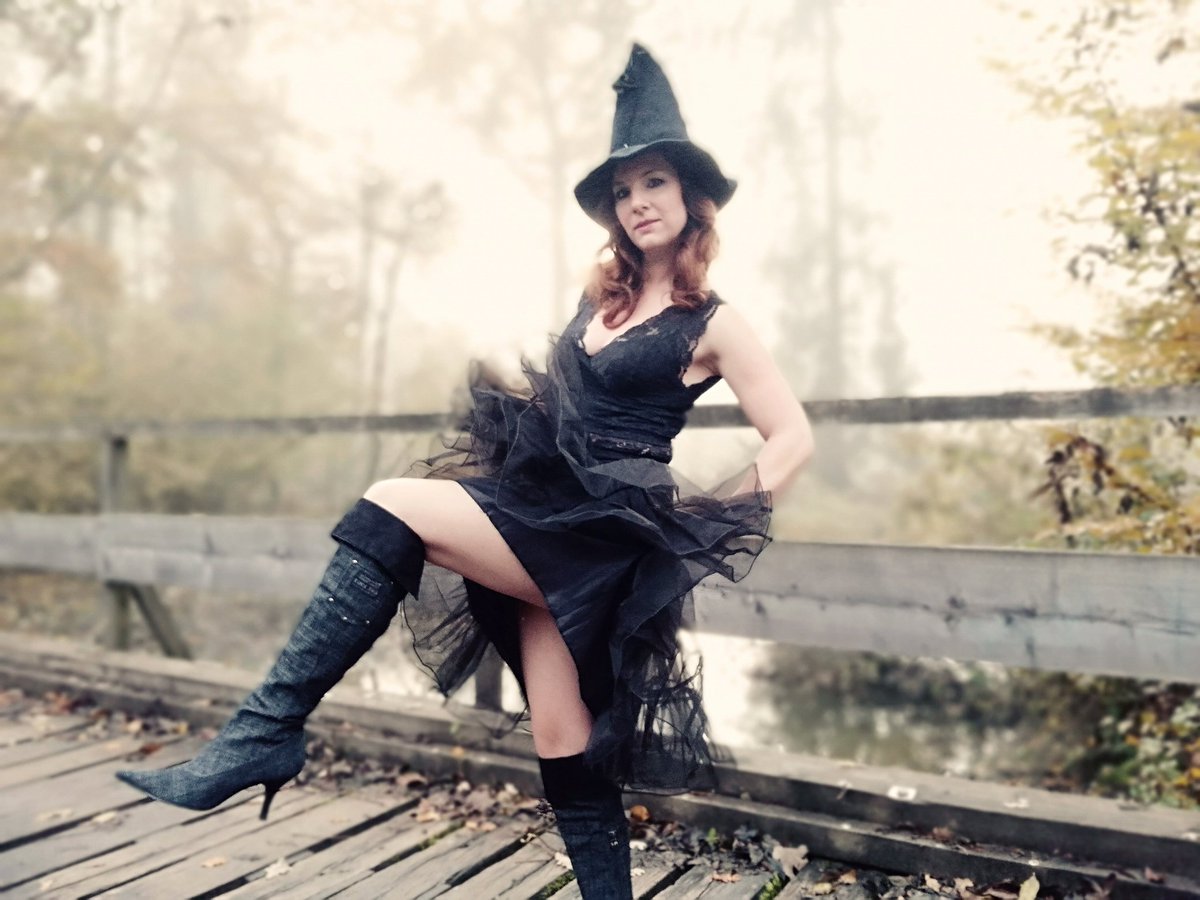 🎃🕯️Happy Halloween 🕯️🎃

#halloweencostume #halloween #halloweenmood #halloweekend #halloween2020 #witchcraft #witchintheforest #witchtober #witchesofinstagram #witchywoman #witcher #witchvibes #witchmemes #beautiful #blackwitch #blackdress #beauty #beautifulgirl #modeling #legs
