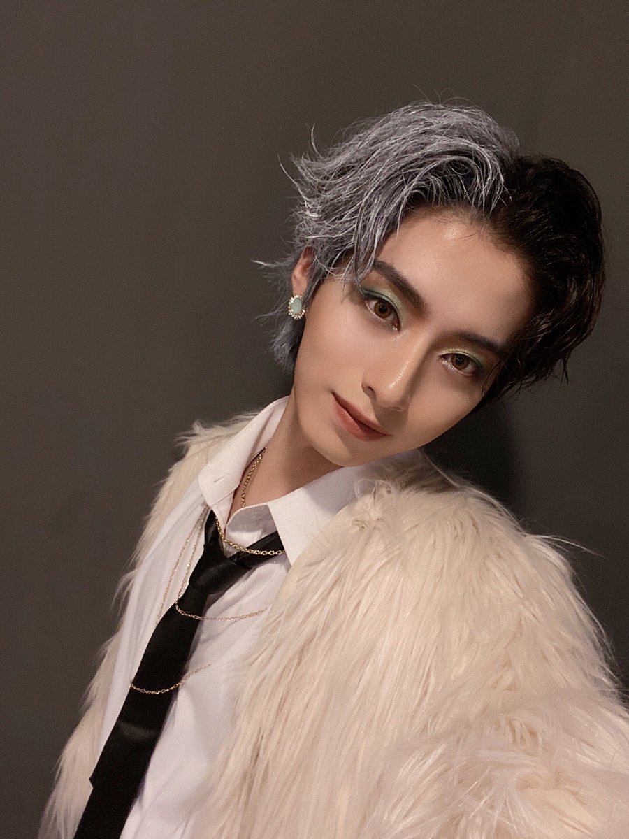 official_ONEUS's tweet photo. [#시온]
해피 할로윈!!!!🎃👻 크루엘라 시온 등장!!ㅎㅎ 시온이가 좋아하는 할로윈이 올해도 찾아왔어요!! 올해는 색다르게 집에서 가족들과 할로윈 파티를 즐겨보는 건 어떨까요? 안전하고 시온한 할로윈 보내세요!! 오늘도 너무 많이 사랑해 우리 달님들🌎❤️🌙🐶 https://t.co/BwBwmxS5ir