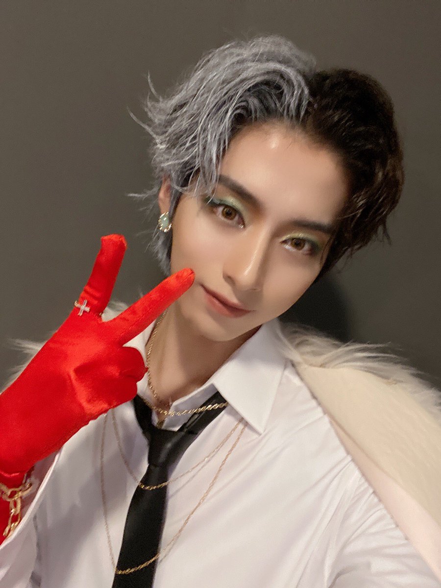 official_ONEUS's tweet photo. [#시온]
해피 할로윈!!!!🎃👻 크루엘라 시온 등장!!ㅎㅎ 시온이가 좋아하는 할로윈이 올해도 찾아왔어요!! 올해는 색다르게 집에서 가족들과 할로윈 파티를 즐겨보는 건 어떨까요? 안전하고 시온한 할로윈 보내세요!! 오늘도 너무 많이 사랑해 우리 달님들🌎❤️🌙🐶 https://t.co/BwBwmxS5ir