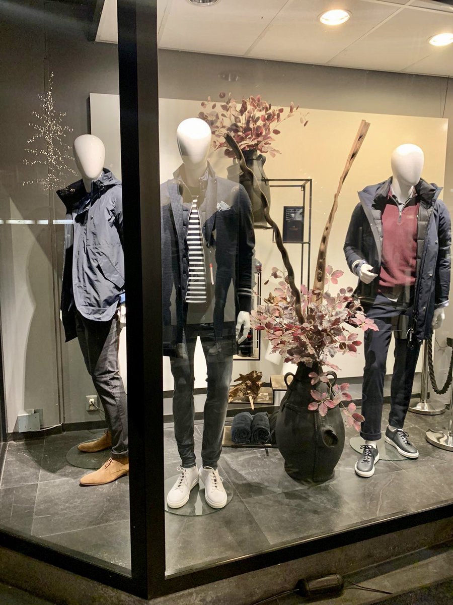 Hendriksenmode's tweet photo. Naast veel nieuwe Tommy Hilfiger items, hebben wij een grote collectie winterjassen, de winter komt eraan❄️ 
Wij zien je graag, welkom! https://t.co/Z5GnZPZoXy