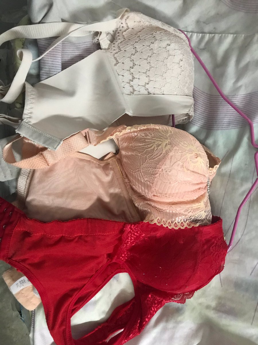 更衣室去还会不定期去打卡 为了让大家看到更多 一直再开发新地点 今天就找到了医院小护士的单身宿舍 是个好地方 以后可以经常光顾 #原味 #原味丝袜 #丝袜诱惑 #原味袜 #原味衣物 #原味胖次 #原味内裤 #先撸为敬 #扫楼 #打胶 #高跟 #更衣室 #原味袜袜 #护士小姐姐