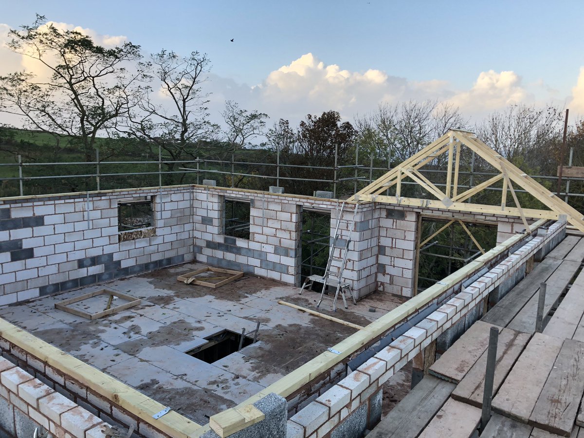 quantockpropltd's tweet image. Roof on !!