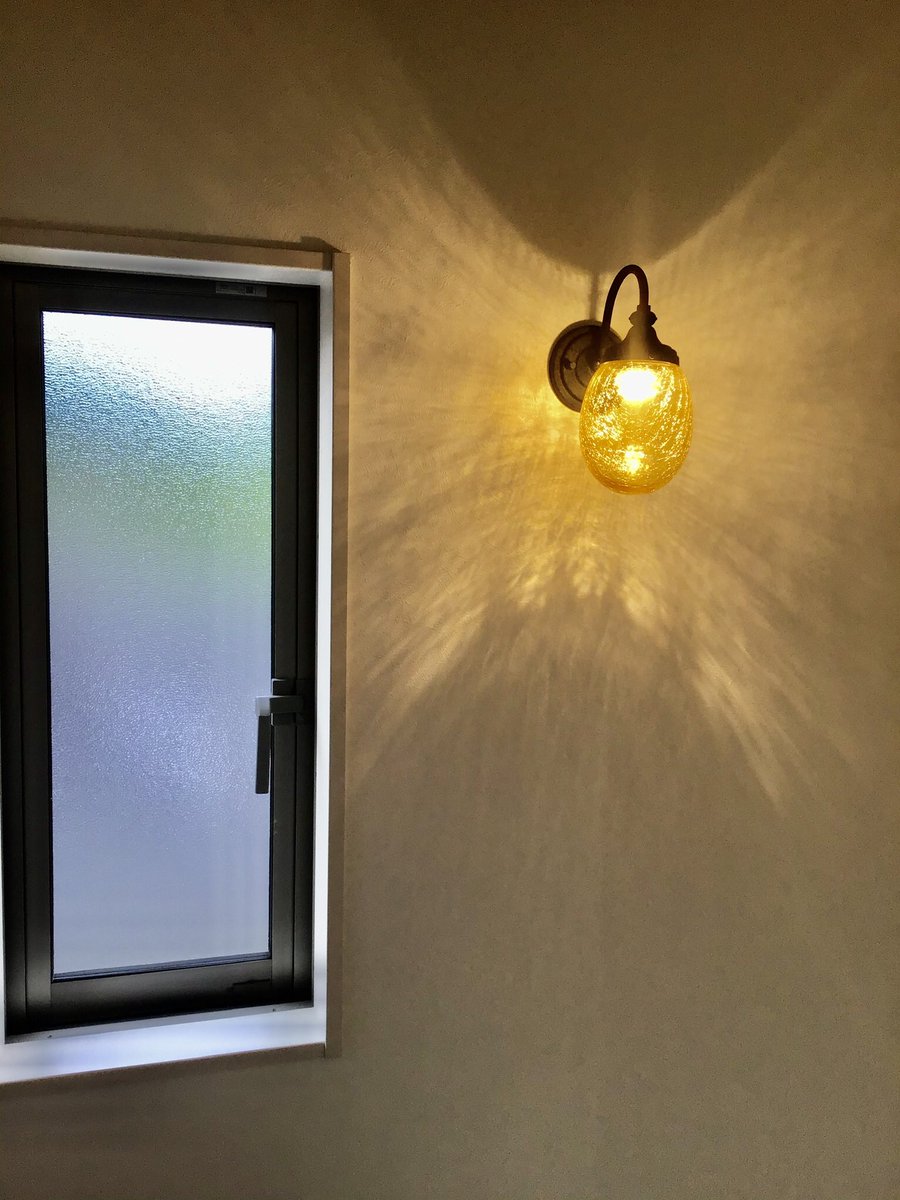 株式会社ニーズホーム 階段踊り場の照明ひとつでさまざまな雰囲気を楽しむことがでかます ニーズホーム 岡山 津山 照明 新築 照明デザイン