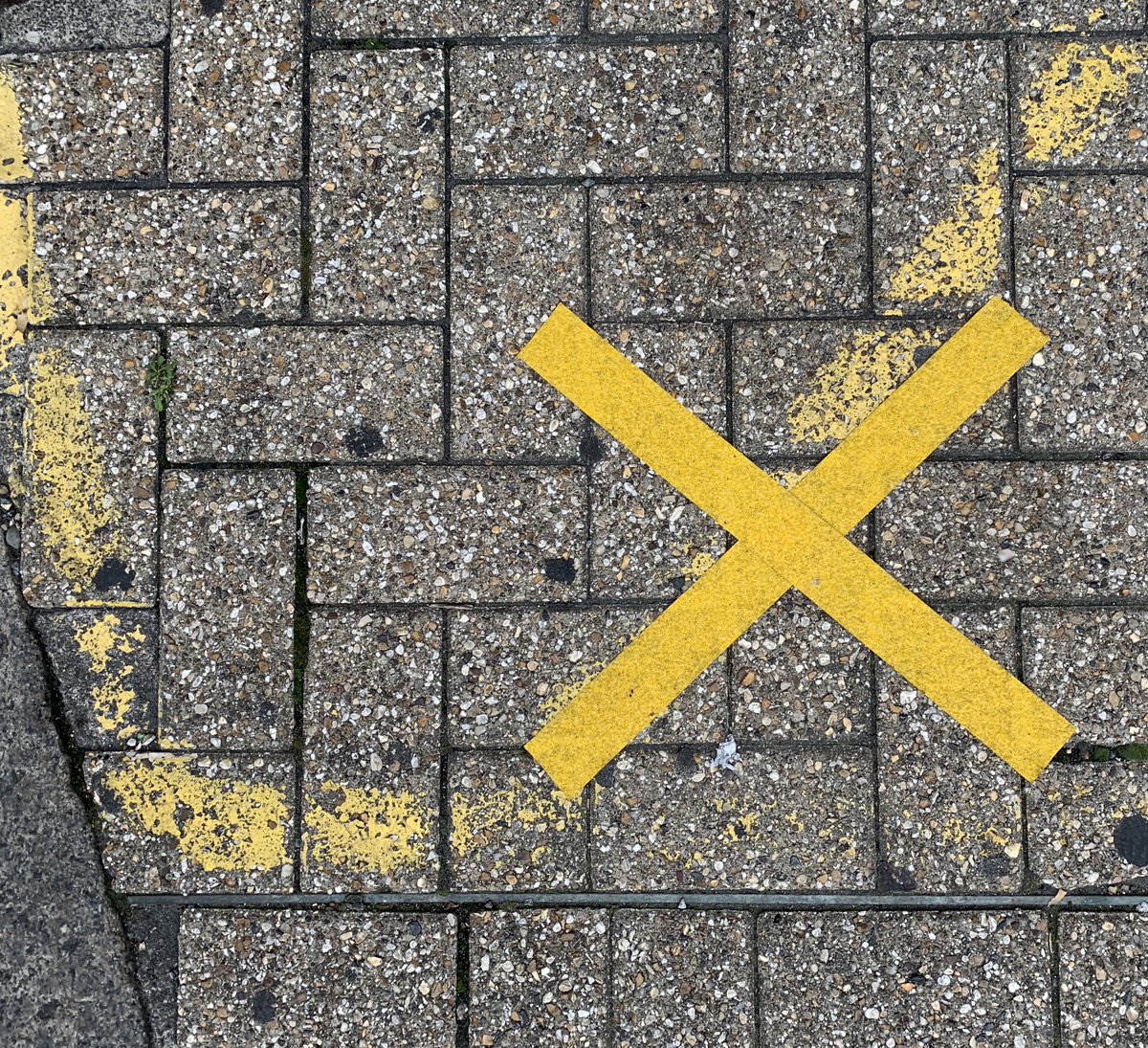 kbwoodnews's tweet photo. X marks the spot
#sandpaper day
found #tapedrawing
#busstation
HOMAGE to #sandpaperart @HamishPringle your brilliant #sandpapersuit
#josephbeuys experience #strategygetarts
#supportingartists @_MarthaMay #syao
#urbanexplorer
#placebasedartist
#onthestreets
#kbwoodnews https://t.co/xoKmPMfAtm