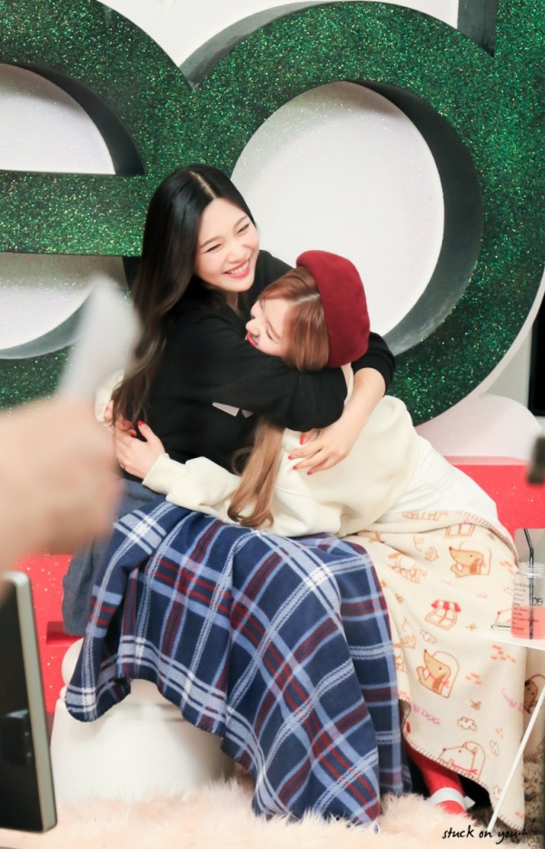 greyjucat's tweet photo. It's not that antifans don't know Irene's personality, they just ignore her and don't care good things she's done before. Of course, though being a nice one, antifans never listen. Bae Irene we trust! #weekendswithbae #baeirene #baejoohyun @RVsmtown @SMTOWNGLOBAL https://t.co/nnwEkPQWik