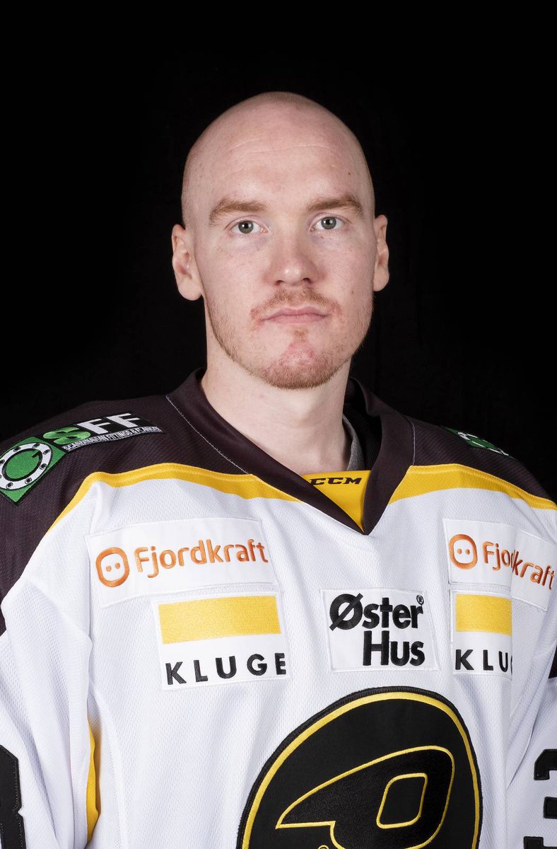 Idag gratulerer vi en back som er tøff å møte for motstanderen 😉
Idag gratulerer vi <a href="/N_Bryhnisveen/">Nicolai Bryhnisveen</a> med dagen 🎊🎉🎂😀
Foto: Oddmund Sola