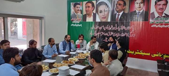 wajahatullahkh7's tweet photo. پی وائی او پشاور ڈویژن کا اجلاس زیر صدارت صوبائی صدر سمیع خان
 پیپلز سیکرٹریٹ پشاور میں منعقد ہوا.
اجلاس میں 22 نومبر پی ڈی ایم جلسہ اور چیرمین بلاول بھٹو زرداری کے آمد کے سلسلے میں تبادلہ خیال.
انشاءاللہ پی ڈی ایم جلسہ کو تاریخی جلسہ بنانے میں پی وائی او اہم کردار ادا کریں گی. https://t.co/KP7iaLI8AB