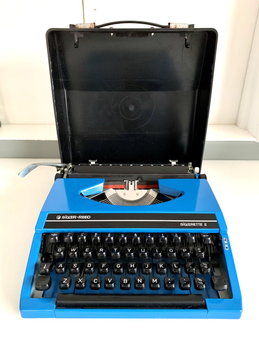 Vintage Retro Silver Reed Typewriter #retrooffice #silverreed #vintagetypewriter #retro #typewriter #collectible #vintage etsy.me/34JtpqY