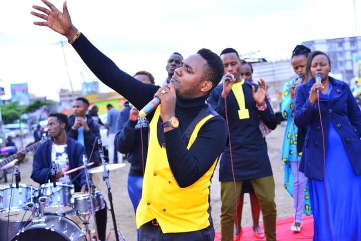 ChristPinnacle's tweet photo. SOUL WINNING FOR CHRIST
Yesterday Christ pinnacle embassy ministries Disciples Were at Kitengela Town for evangelism
Many people gave their life to Christ 
We welcome you for our Sunday service 
@ Kitengela Balozi Road near Kaburu Flats. https://t.co/GcJnKYaqUH