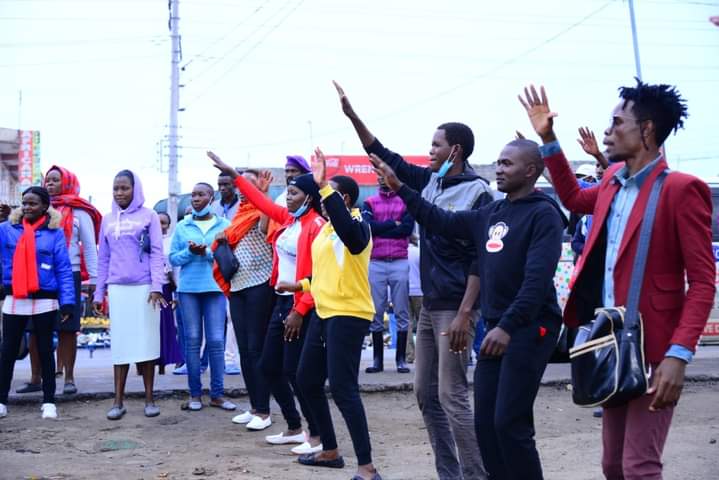 ChristPinnacle's tweet photo. SOUL WINNING FOR CHRIST
Yesterday Christ pinnacle embassy ministries Disciples Were at Kitengela Town for evangelism
Many people gave their life to Christ 
We welcome you for our Sunday service 
@ Kitengela Balozi Road near Kaburu Flats. https://t.co/GcJnKYaqUH