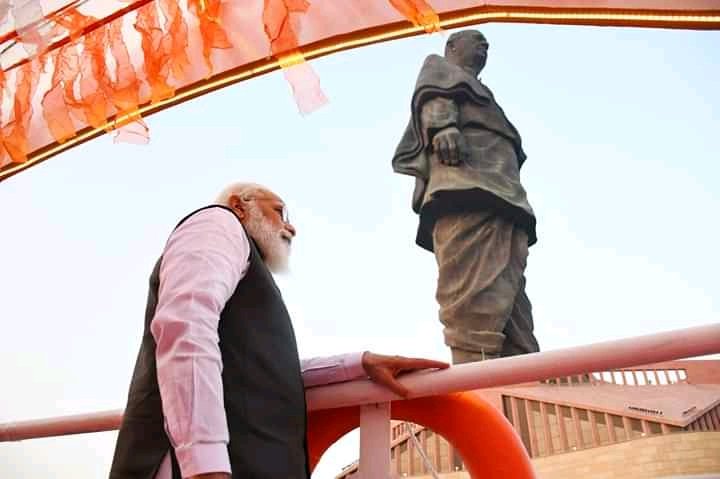 Brand_rakesh1's tweet photo. “यही प्रसिद्ध लौह का पुरुष प्रबल
यही प्रसिद्ध शक्ति की शिला अटल,
हिला इसे सका कभी न शत्रु दल,
पटेल पर, स्वदेश को गुमान है” #SardarVallabhbhaiPatel 🙏
#VallabhbhaiPatel https://t.co/QY9z02RSzK