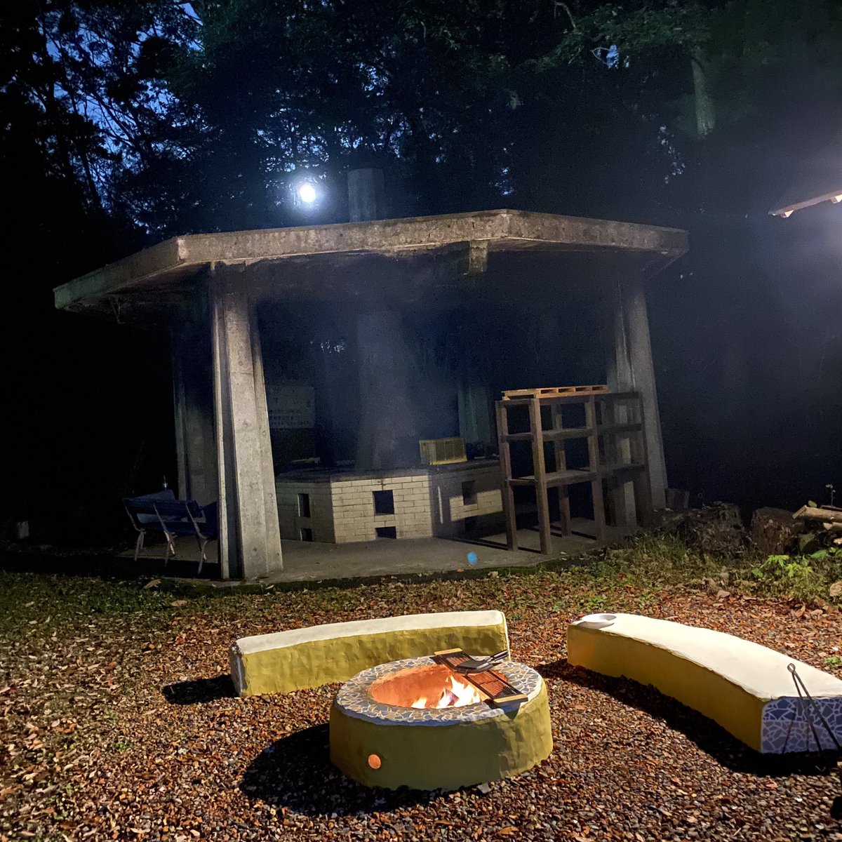 鳥羽和明 木々の向こうにブルームーン 大崎山 大崎山公園 三条市グリーンスポーツセンター グリスポ さんじょう自然学校 三条市 Sanjocity グリスポ焚き火スペース グリスポたき火スペース アースバッグ焚火台 焚火台 焚き火 Takibipic 満月
