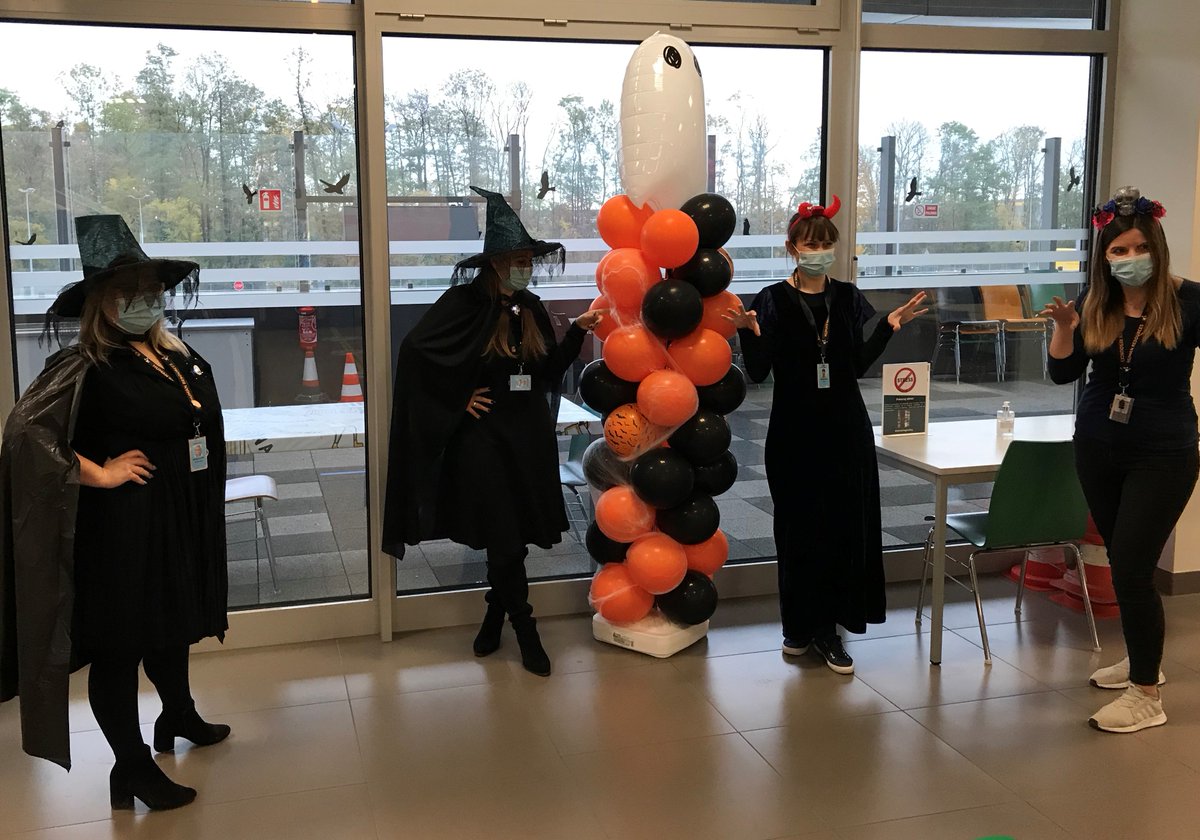 AmazonNewsPL's tweet photo. Jesteśmy gotowi na #Halloween 🧙♀️👻 Pozdrawiamy Was z Centrum Logistyki E-Commerce #Amazon w Bielanach Wrocławskich. #workhardhavefunmakehistory https://t.co/JUksGzlFtL