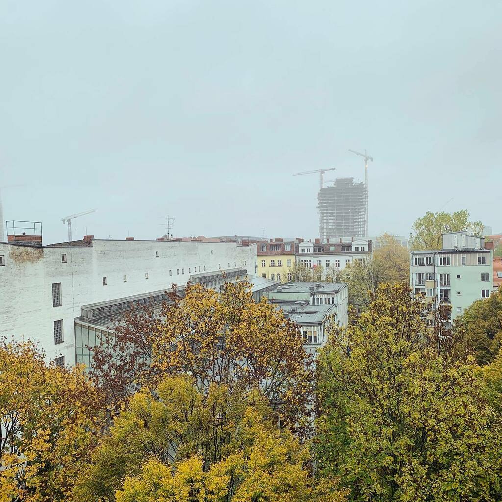 architekturb's tweet photo. Hello Yellow.
.
.
#architekturberlin #mediaspree #crane #friedrichshain #streamtower #skyline #modernism #architexture #archilovers #architecture #berlinigers #ig_berlin #igersberlin #igersberlinofficial #streetphotography #streetphotographers #vsco #fri… https://t.co/vBo6moP8KU https://t.co/wZRvVyzeLp