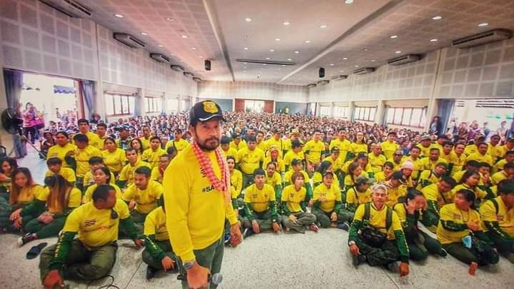 plyphaphothikul's tweet photo. #ไปรับเสด็จกับพี่บิณฑ์
#31ตุลาเรารักในหลวง https://t.co/bO47piKvgD