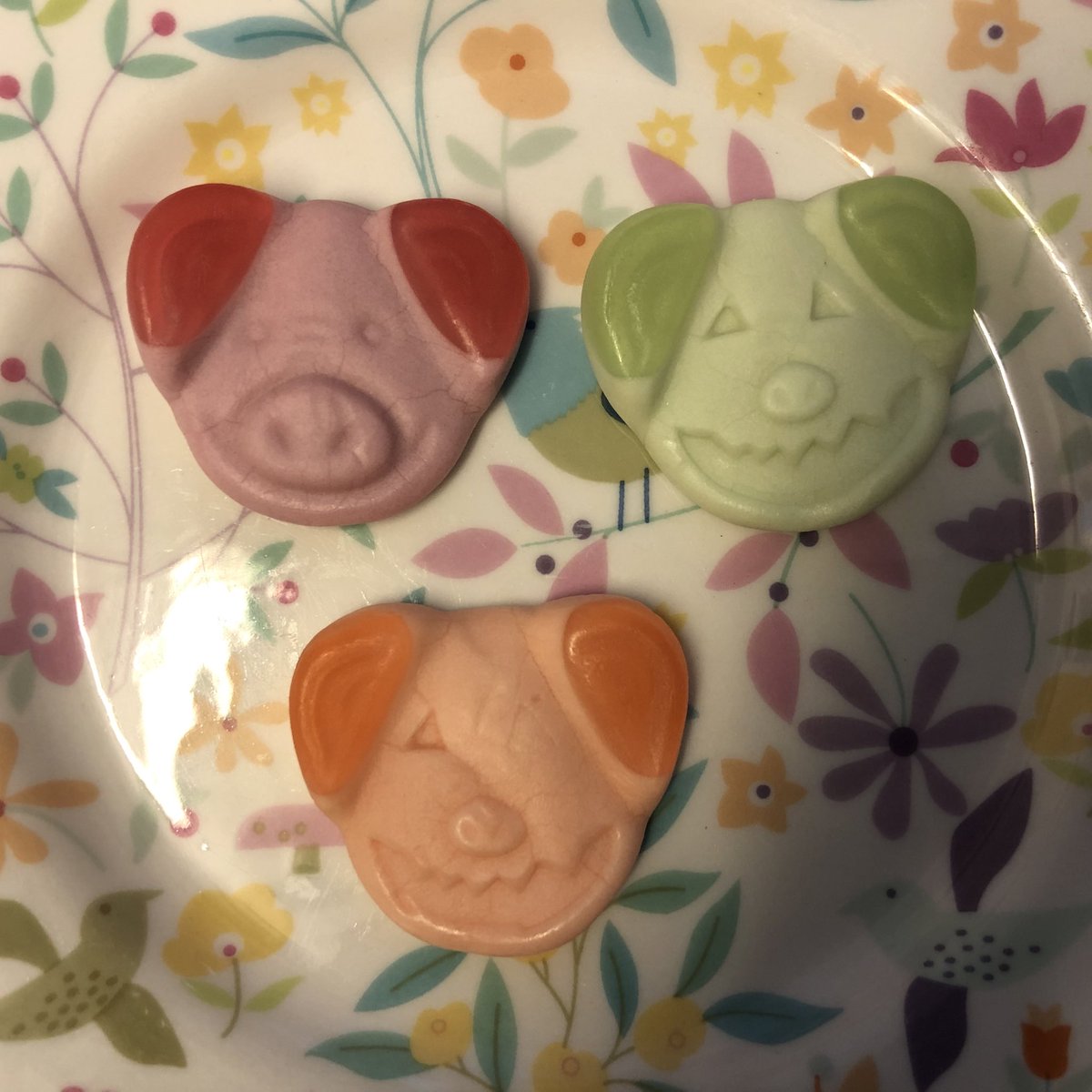 PERCY PIG GETS SPOOKYPercy is wearing a mask in the illustration & from the inclusion of regular percys we can only assume that the green/orange sweets are his masks. But if Percy can dress up, and play, does that not suggest he is sentient? Truly messed up /5