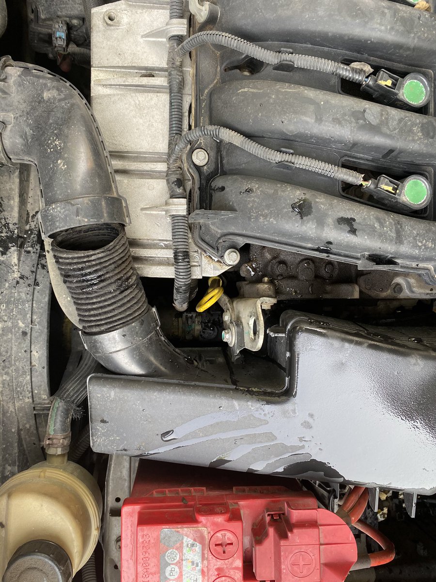 ElijahSharma's tweet photo. Here we go again! The 5th time now @RenaultIndia @RenaultIndiaPR @ConsumerCom piece of shit product #renaultindiasucks #dontbuyarenault https://t.co/tTOuUGIDsG
