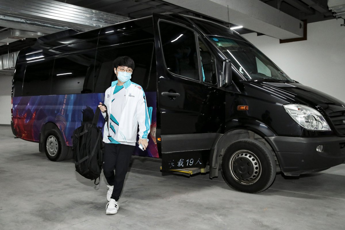 lolesports's tweet photo. Teams arriving at the venue! #Worlds2020 https://t.co/i1mJxcwq4I