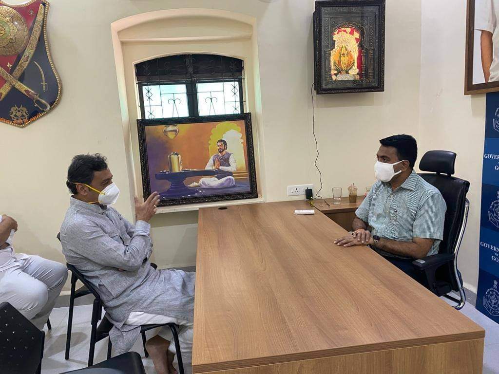 YuvrajSambhaji's tweet photo. आज गोवा राज्याचे मुख्यमंत्री श्री. प्रमोद सावंत @DrPramodPSawant यांची भेट घेतली.

पोर्तुगीजांशी लढा देऊन शिवछत्रपतींच्या काळापासून अगदी करवीर छत्रपती दुसरे शिवाजी महाराज यांच्यापर्यंत स्वराज्याचा विस्तार करण्यात आला आहे. https://t.co/cHHn92Wnm8