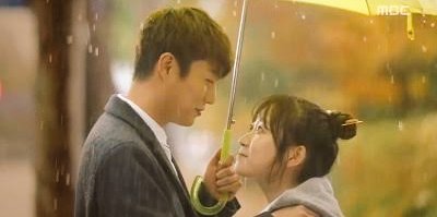 splash splash love (2015)Danbi, a high-school senior who gave up on math, is transported back to the Joseon dynasty, where she meets a king, in this fantasy romcom about growth.- genre: historical, romcom, fantasy- tags: gender-bender, time travel- episodes: 2- rating: 5/5