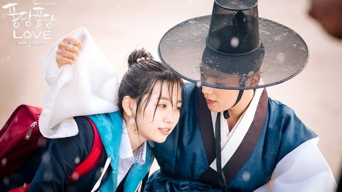 splash splash love (2015)Danbi, a high-school senior who gave up on math, is transported back to the Joseon dynasty, where she meets a king, in this fantasy romcom about growth.- genre: historical, romcom, fantasy- tags: gender-bender, time travel- episodes: 2- rating: 5/5