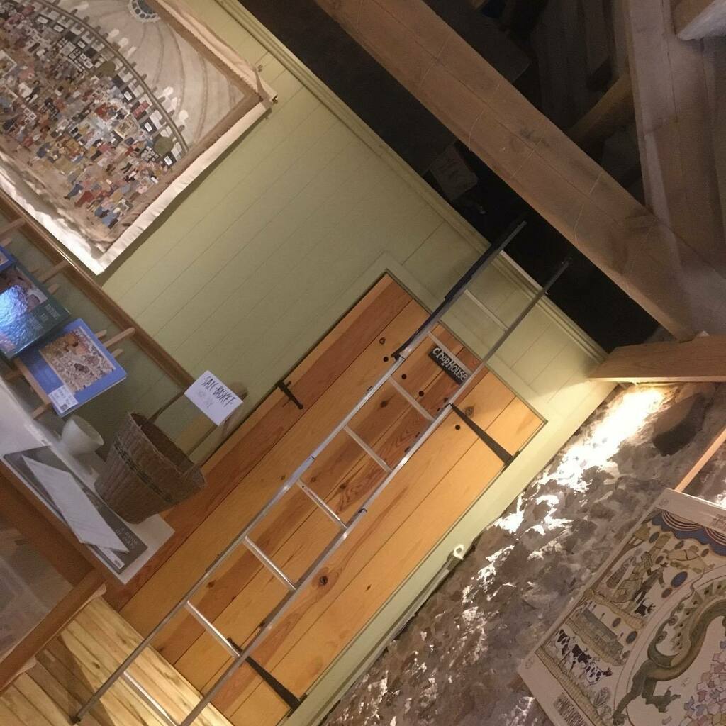 I’m going up, bravely, to hunt down the packing for paintings going to my exhibition at @cromfordgallery starting next week! 
.
.
.
#eggtempera #folkart #cromford #derbyshiredales #derbyshire #peakdistrict #exhibition #calendars #christmascards #prints #… instagr.am/p/CHAWisznir1/