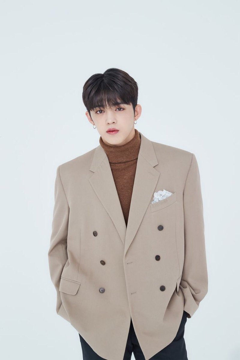 cheolhanzone's tweet photo. SVT x SEVENTEEN Mag
Describe Seventeen in 1 word 
#에스쿱스 : Light
#정한 : Youth

#SCOUPS #JEONGHAN #JEONGCHEOL @pledis_17 https://t.co/BXfhQkEevv