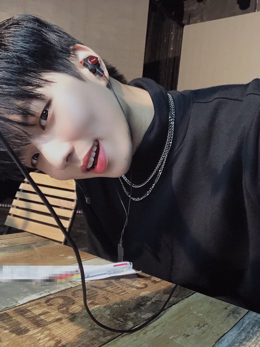 roseoclock_'s tweet photo. @7OC_official @DA3CHWITA28 add him as bias add him as bias add him as bias add him as bias add him a- https://t.co/VElybMcqbd