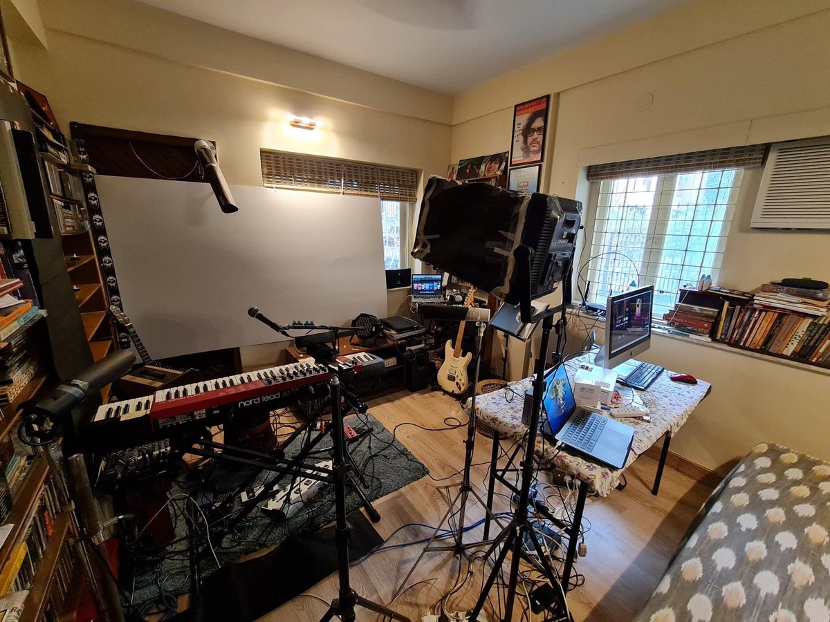 স্টেজ তৈরি। দর্শক-বন্ধুরা তৈরি তো? 
The Game is On! 
আজ, ৩১ অক্টোবর, ঠিক রাত সাড়ে আটটায় আমরা শুনব ‘পূজাবার্ষিকী রূপম-এর দ্বিতীয় গল্প’— ভূতের গল্প। 
পাওয়া যাচ্ছে শেষ কিছু টিকিট: insider.in/pujabarshiki-r…
বাংলাদেশ থেকে টিকিট পেতে যোগাযোগ করুন:
+880 1982-223712, +880 1615-512211